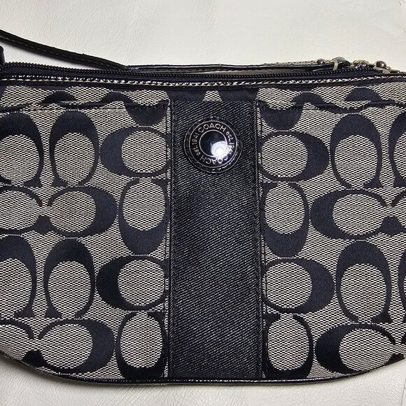 Authentic COACH Patent Leather & Signature Jacquard Wristlet - Picture 1 of 6